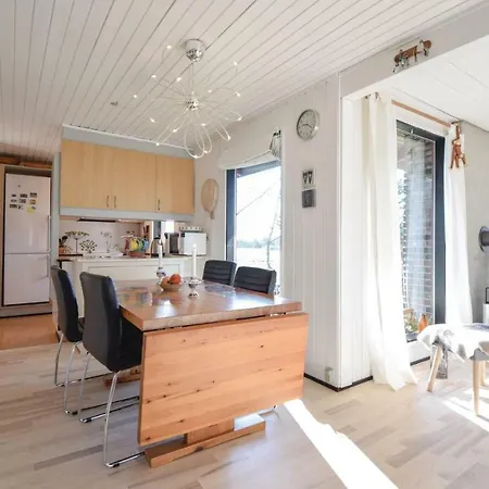 Three-bedroom Holiday In * בלבאנד